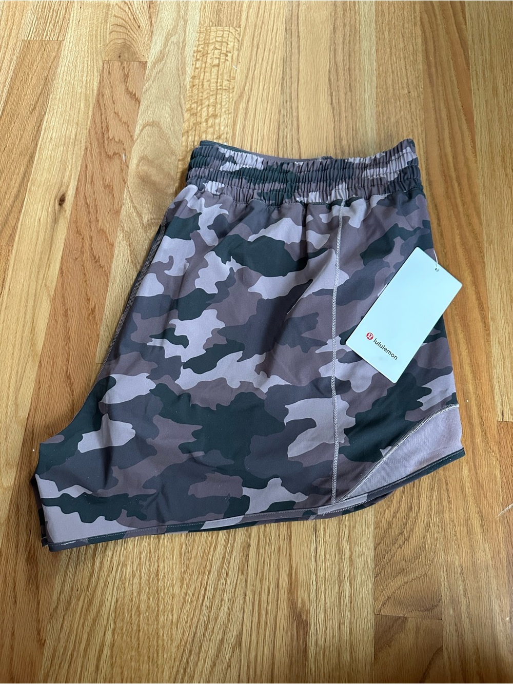 Lululemon Hotty hot shorts Size 20 - Picture 3 of 3